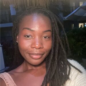 Meet your Posher, Maya